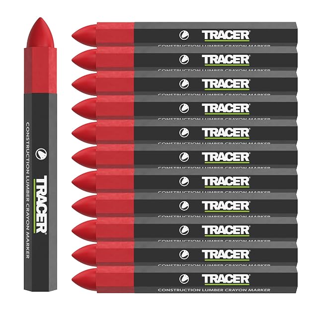 Ceras de marcar rojas Tracer sobre una tabla de madera húmeda