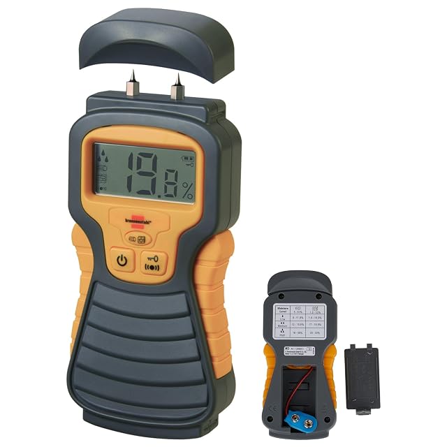 Detector de humedad Brennenstuhl MD apoyado contra una pared de hormigón